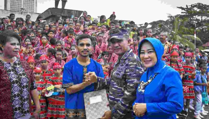 Lestarikan Seni Budaya, Brigjen Said Latuconsina Meriahkan Acara Badendang Jukulele di Saparua