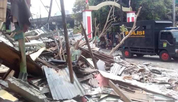 Bangunan Liar Jakarta Utara Ditertibkan