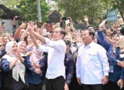 Menhan Prabowo Dampingi Presiden RI Tinjau PT Pindad di Bandung