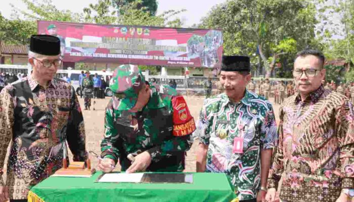 Tutup TMMD Geneng, Kodim Bagikan Paket Sembako Untuk Warga Kurang Mampu & Nutrisi Stunting