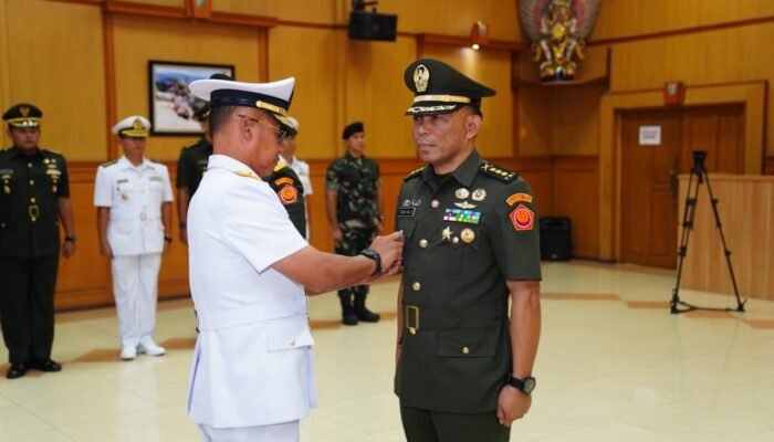 Serah Terima Jabatan Wakapuspen TNI Sebagai Regenerasi dan Peningkatan Kinerja Satuan