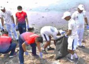 Bakamla RI Bersama Indian Coast Guard Ship (ICGS) Bersihkan Pantai Marunda