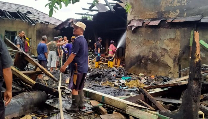 Si Jago Merah Ngamuk Di Desa Majalangu, Damkar Pemalang Berhasil Menjinakkan