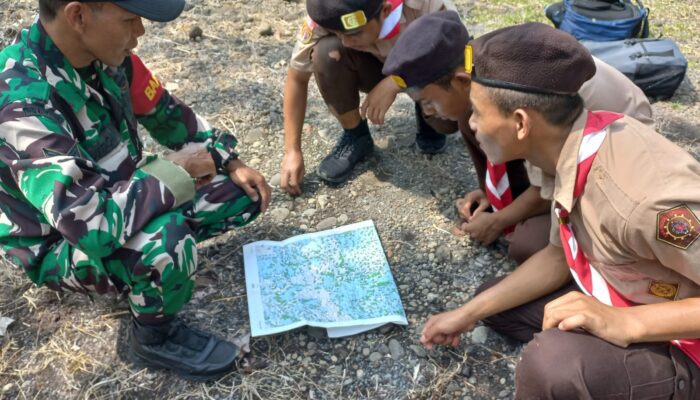 Anggota Kodim Boyolali Berikan Wawasan Penggunaan Peta dan Kompas