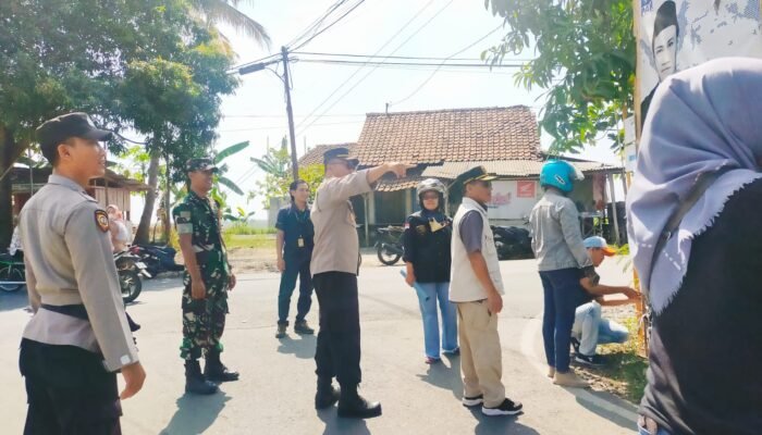Panwaslu Kecamatan Bodeh Lakukan Penertiban Alat Peraga Sosialisasi