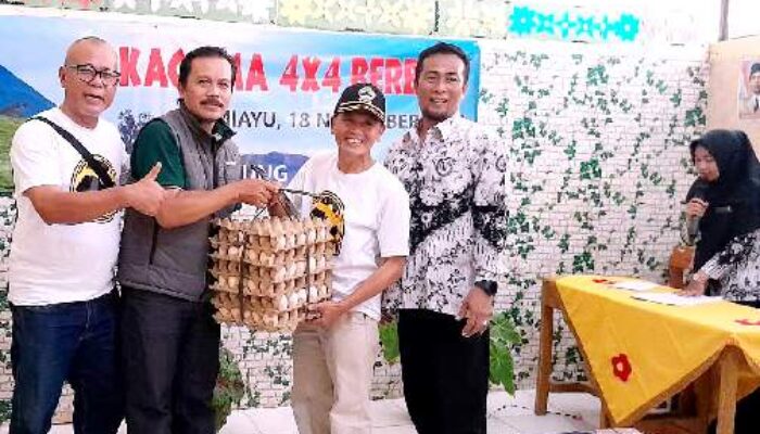 Alumni UGM Salurkan Bantuan Telur Peduli Stunting ke SDN Kalierang 01 Bumiayu