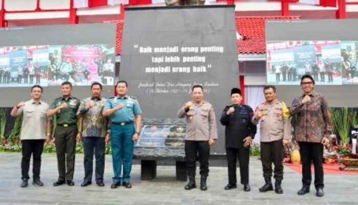 Panglima TNI Bersama Kapolri Meresmikan Monumen Jenderal Polisi Hoegeng Iman Santoso