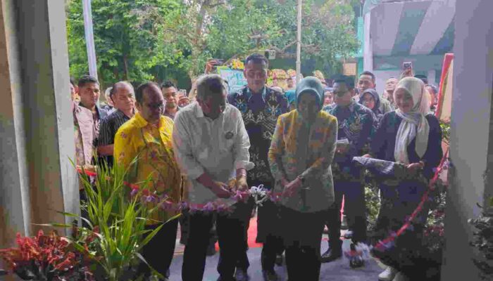 Benyamin Davnie Walikota Tangerang Selatan Resmikan Pusat Pasar Bunga Modren