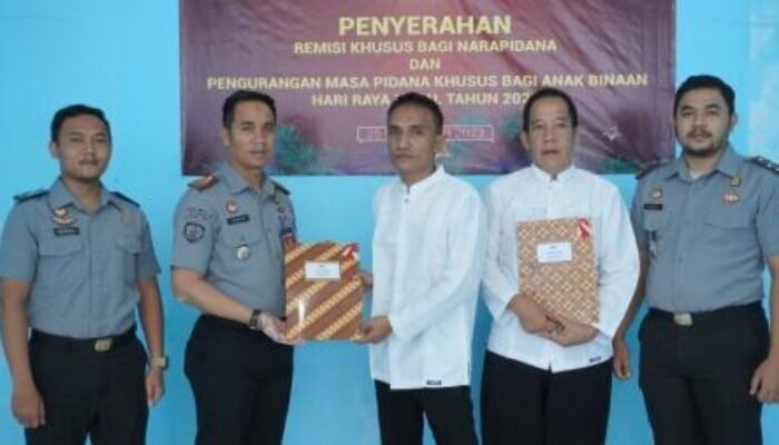 Dua Narapidana Rutan Pemalang Terima Remisi Natal