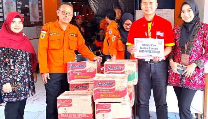 Alfamart Peduli, Bantu Warga Brebes Terdampak Banjir