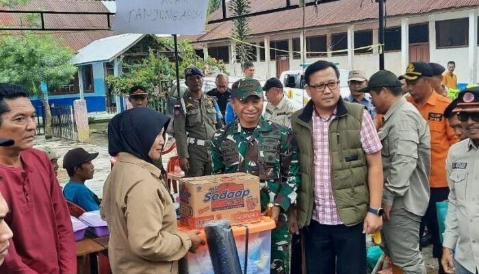 TNI Dirikan Posko Bencana dan Dapur Umum Bantu Warga Jarai Lahat
