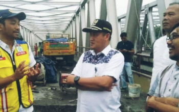 Jembatan Comal Rusak, Bupati Pemalang Mansur Hidayat Tinjau Untuk Perbaikan