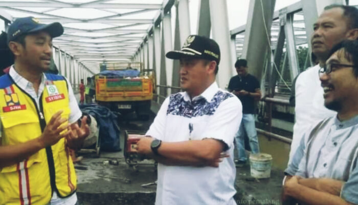 Jembatan Comal Rusak, Bupati Pemalang Mansur Hidayat Tinjau Untuk Perbaikan