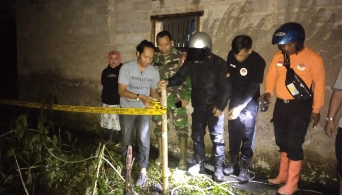 Si Jago Merah Mengamuk Di Desa Gunung Tiga, Rumah Mbah Cami Dilalapnya