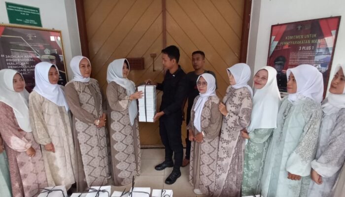 PDAM Tirta Mulia Pemalang Bagikan Ratusan Nasi Kotak Untuk WB Rutan Kelas IIB Pemalang