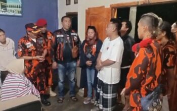 Rumah Mbah Cami Ludes Dilalap Si Jago Merah, PAC. Pemuda Pancasila Kecamatan Pulosari Berikan Bantuan