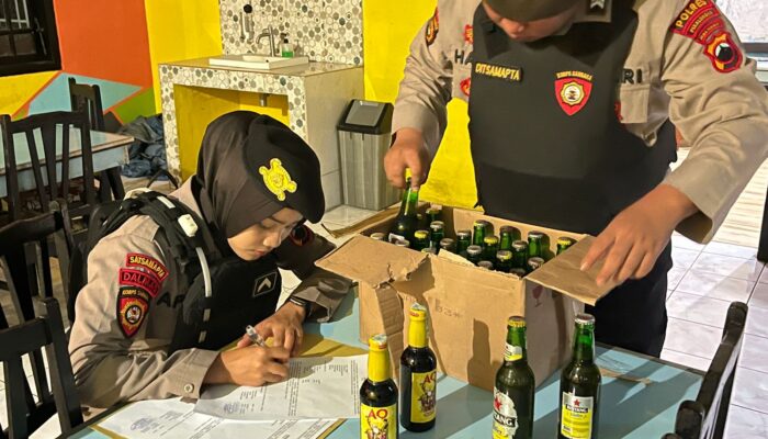 Hari Pertama Operasi Pekat, Puluhan Botol Miras Diamankan Polisi