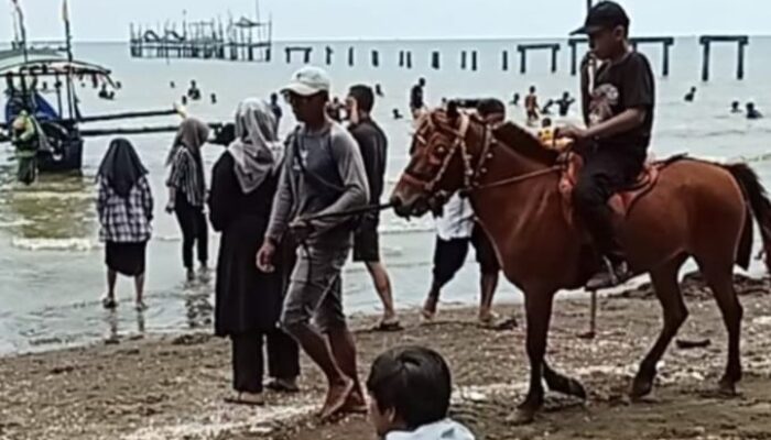 Memacu Adrenalin Dengan Berkuda dan Naik Perahu di Wisata Pantai Widuri Pemalang