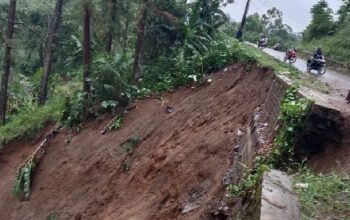 Intensitas Hujan Tinggi, Beberapa Ruas Jalan Poros Desa di Paguyangan Terputus