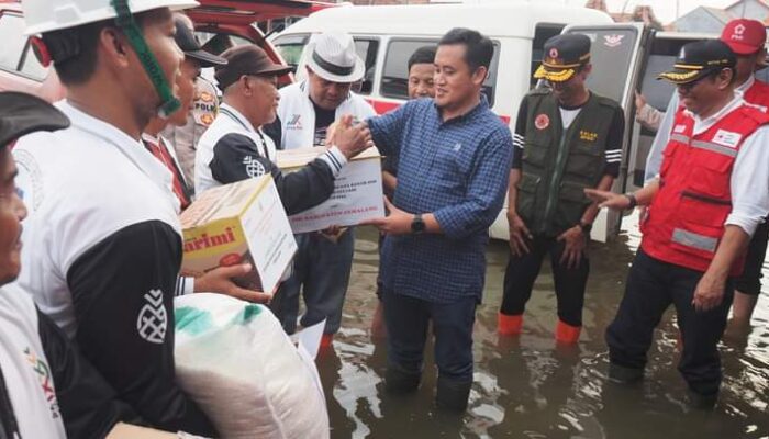 Bupati Pemalang Berikan Bantuan Untuk Warga Terdampak Rob di Desa Blendung