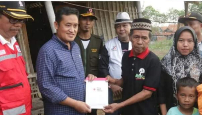 Bupati Pemalang Serahkan Bantuan RTLH Kepada Warga Desa Blendung