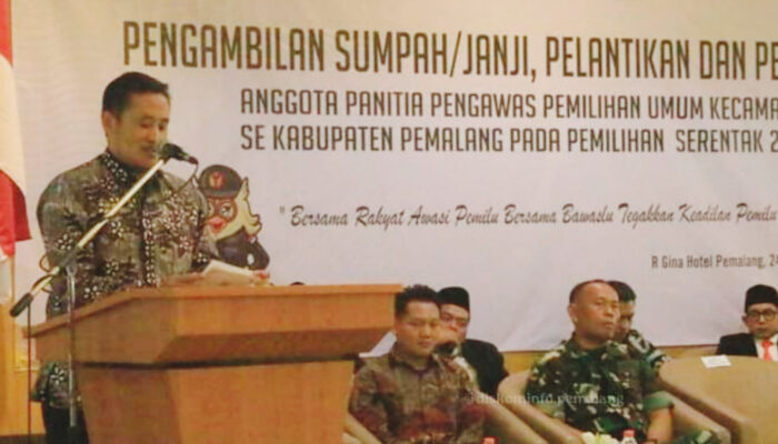 Bupati Hadiri Pelantikan Panwaslucam Se Kabupaten Pemalang untuk Pilkada Serentak Tahun 2024