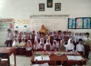 Kisah Inspiratif Solehah, Guru WB SD Negeri Tlagasana Yang Mahir Mengoperasikan Traktor