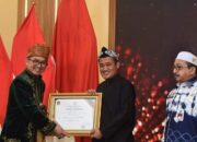 Bupati Pemalang H. Mansur Hidayat Terima Penghargaan INAGARA di LAN Award 2024