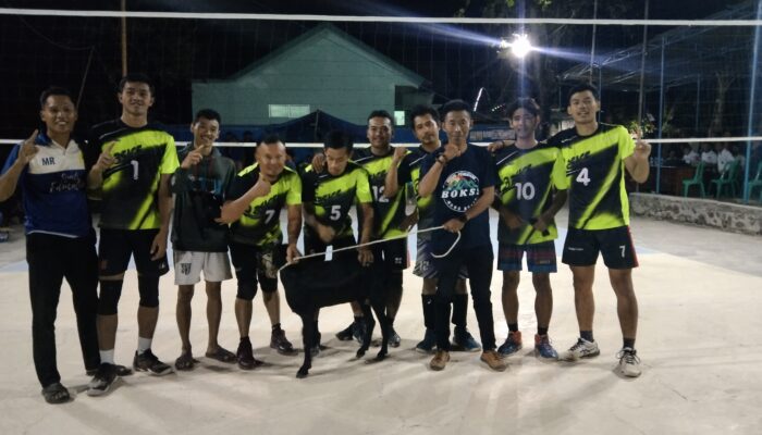 Hebat, Team Lurah Berhasil Raih Juara Satu Turnamen Bola Voli Kambing Cup 2024 Desa Bodas   