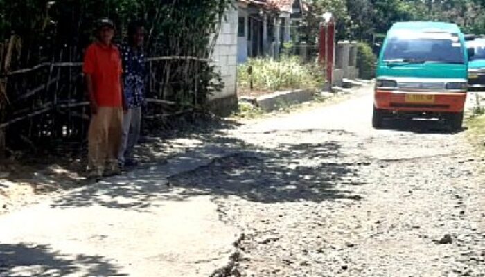 Jalan Rusak Selama 5 Tahun Belum Ada Perbaikan.