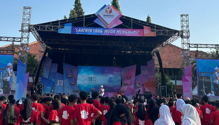 Bawaslu Kabupaten Kendal Gelar Program Goes To School Bagi Pemilih Pemula