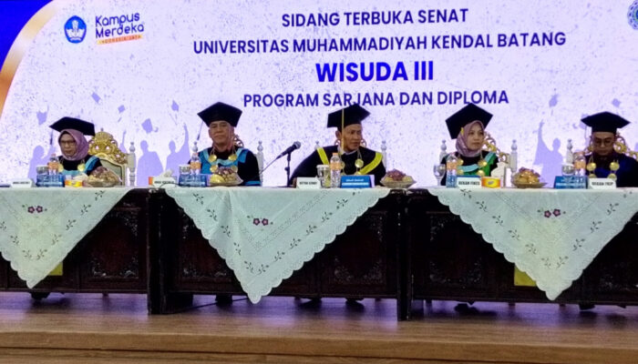 Umkaba Gelar Wisuda Ke 3 Tahun 2024 Program Sarjana dan Diploma Dari Tiga Fakultas