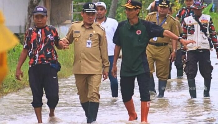 Pemkab Pemalang Salurkan Bantuan untuk Korban Banjir Rob di Desa Pesantren