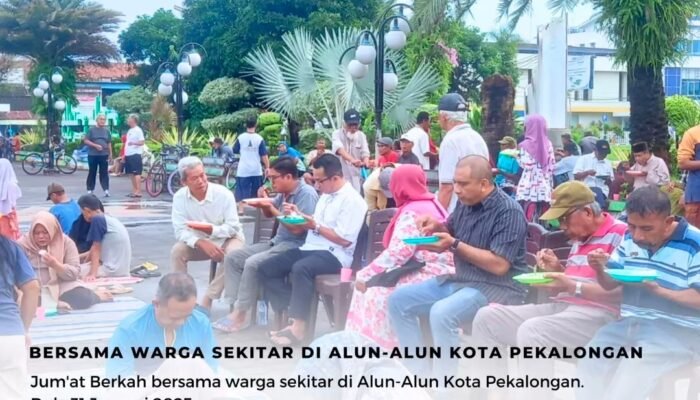 Anggota DPR RI Rizal Bawazier Berbagi Jum’at Berkah Bersama Warga di Alun-Alun Kota Pekalongan