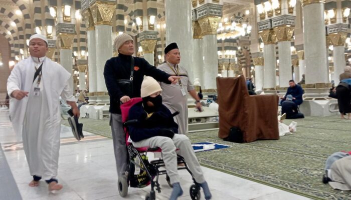 Do’akan Warga Jateng, Ahmad Luthfi Khusyuk Panjatkan Harapan di Raudhah Masjid Nabawi