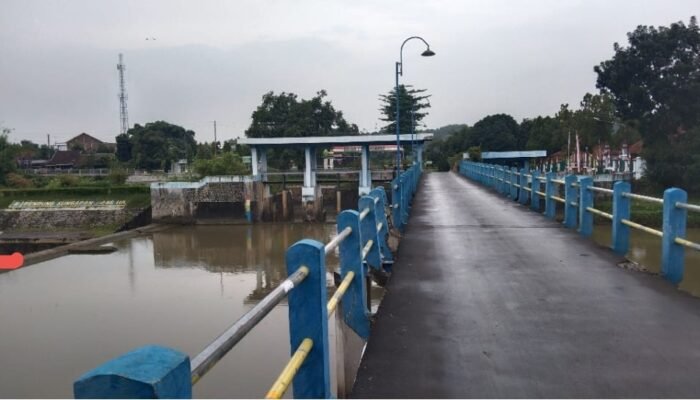 Tidak Punya Jembatan Mandiri, Desa Penggarit Desa Edukasi Yang Terisolasi Terasa Belum Merdeka