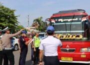 Pastikan Kelaikan Bus Angkutan Umum Satlantas Polres Kendal Gelar Ramp Check