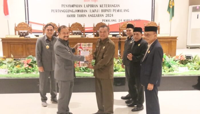 Bupati Pemalang Sampaikan LKPJ Akhir Tahun Anggaran 2024 dalam Rapat Paripurna DPRD