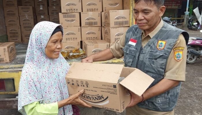 Diskoperindag Pemalang Gelar Operasi Pasar Minyak Goreng di Pasar Paduraksa