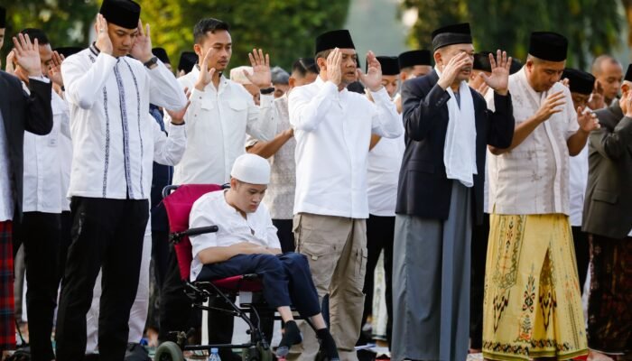 Tahun Pertama Menjabat, Gubernur Luthfi Berbaur dengan Masyarakat Salat Id di Simpanglima