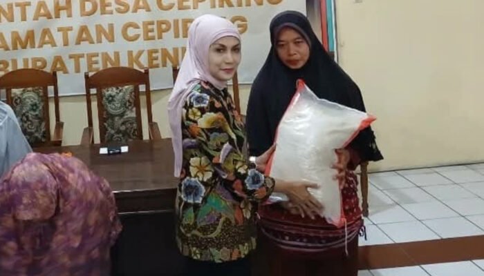 Warga Korban Bencana Banjir Di Lima Desa Dapat Bantuan Beras Dari Bupati Kendal
