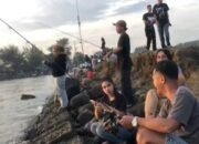 Ngabuburit Menikmati Keindahan Spot Mancing di Dermaga Pelabuhan Tanjungsari Pemalang