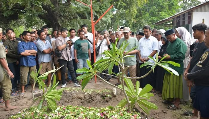 Bupati Dan Wakil Bupati Antar Jenazah Korban Pohon Tumbang Pemalang ke Pemakaman, Beri Santunan Keluarga