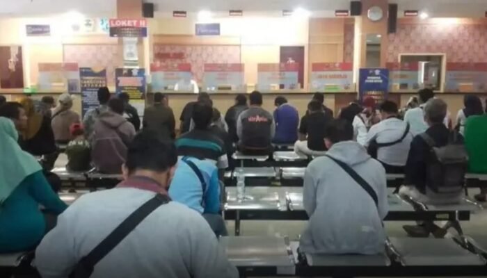 Antrian Mengular, Hari Pertama Pemutihan Pajak Kendaraan Bermotor di Semarang II Diserbu Wajib Pajak