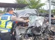 Honda BR-V lawan arah, akibatnya Tabrakan dengan Bus di Tol Pemalang-Batang KM 332.