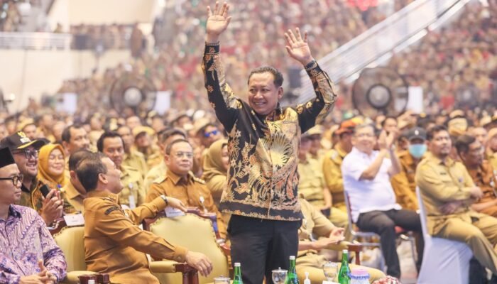 Sekda Jateng Ingatkan Filosofi “Ikan Busuk dari Kepala” di Sekolah Antikorupsi Kades
