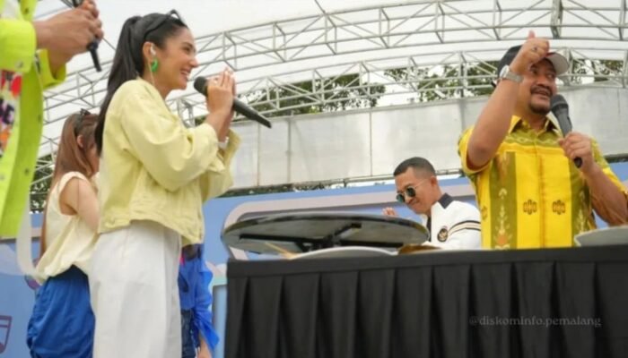 Bupati Perkenalkan Kuliner Khas Daerah Pemalang ke Artis Ibu Kota di Karnaval SCTV