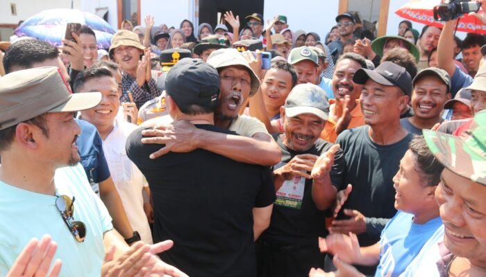 Gubernur Jateng Tinjau Korban Rob di Desa Blendung, Serahkan Bantuan Ratusan Juta 