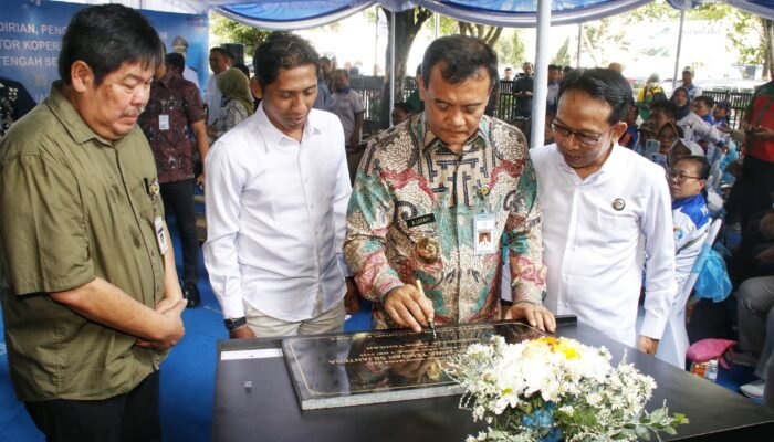 Kado Spesial May Day, Gubernur Ahmad Luthfi Hadirkan “Koperasi Buruh”: Solusi Nyata Tekan Biaya Hidup Pekerja Jateng