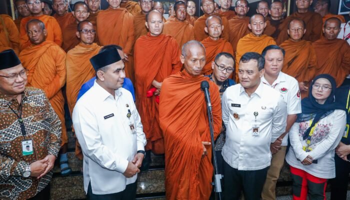 Bhikkhu Thudong Tiba di Semarang, Gubernur Jateng Sambut Hangat Simbol Toleransi